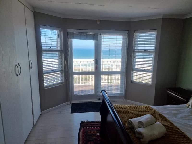 To Let 6 Bedroom Property for Rent in Outeniqua Strand Western Cape